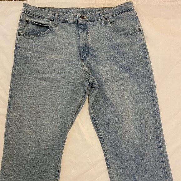 Wrangler Premium Quality Light Wash Straight Leg Mens Denim Jeans Size 36X30 - Picture 3 of 8